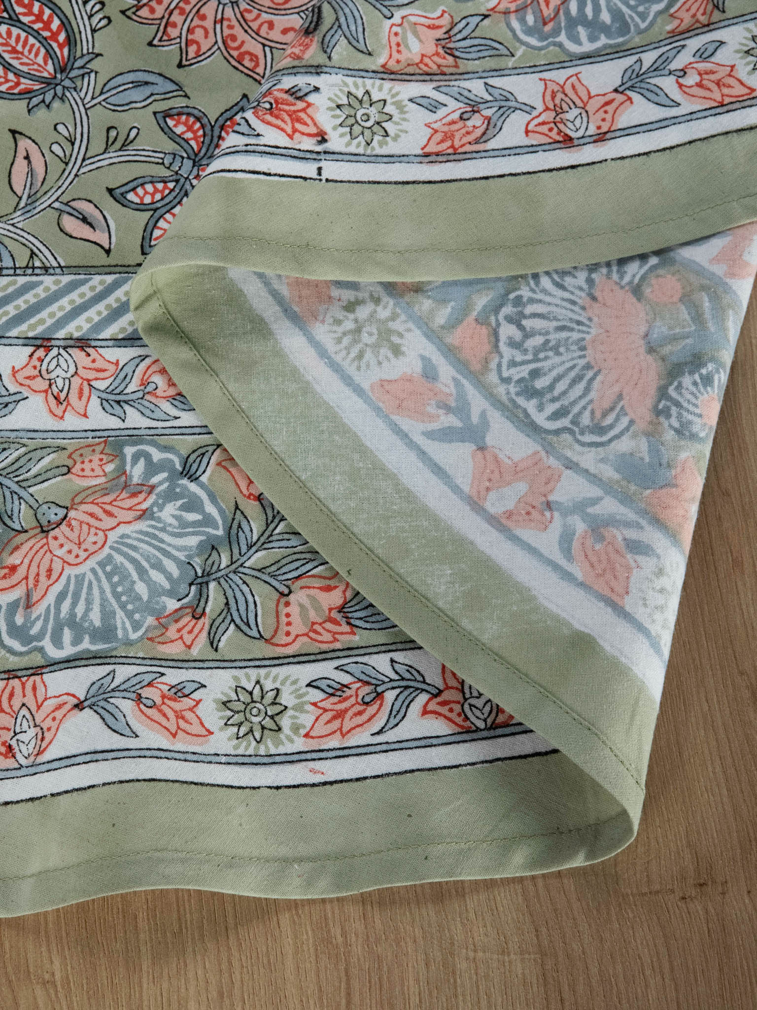 מפת שולחן עגולה Tara