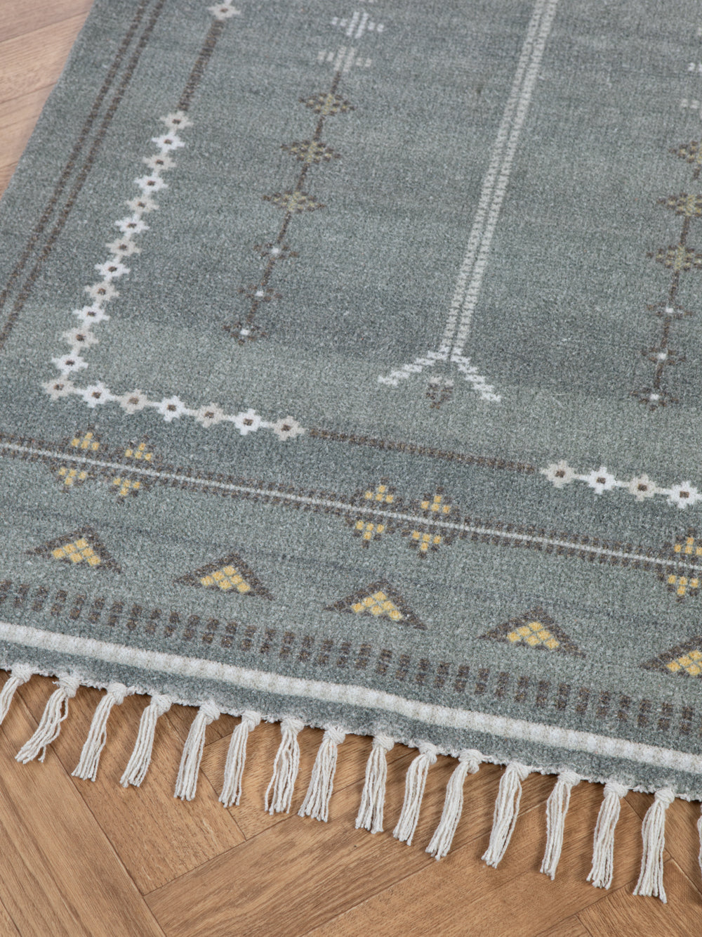 שטיח עבודת יד בגוון אפור מעושן Mario