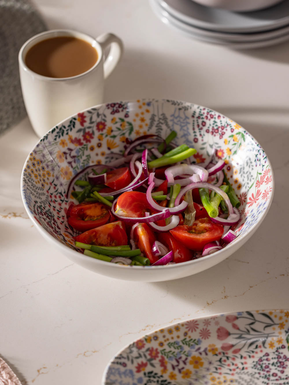 קערת הגשה עגולה מקרמיקה עם הדפס פרחוני Blossom