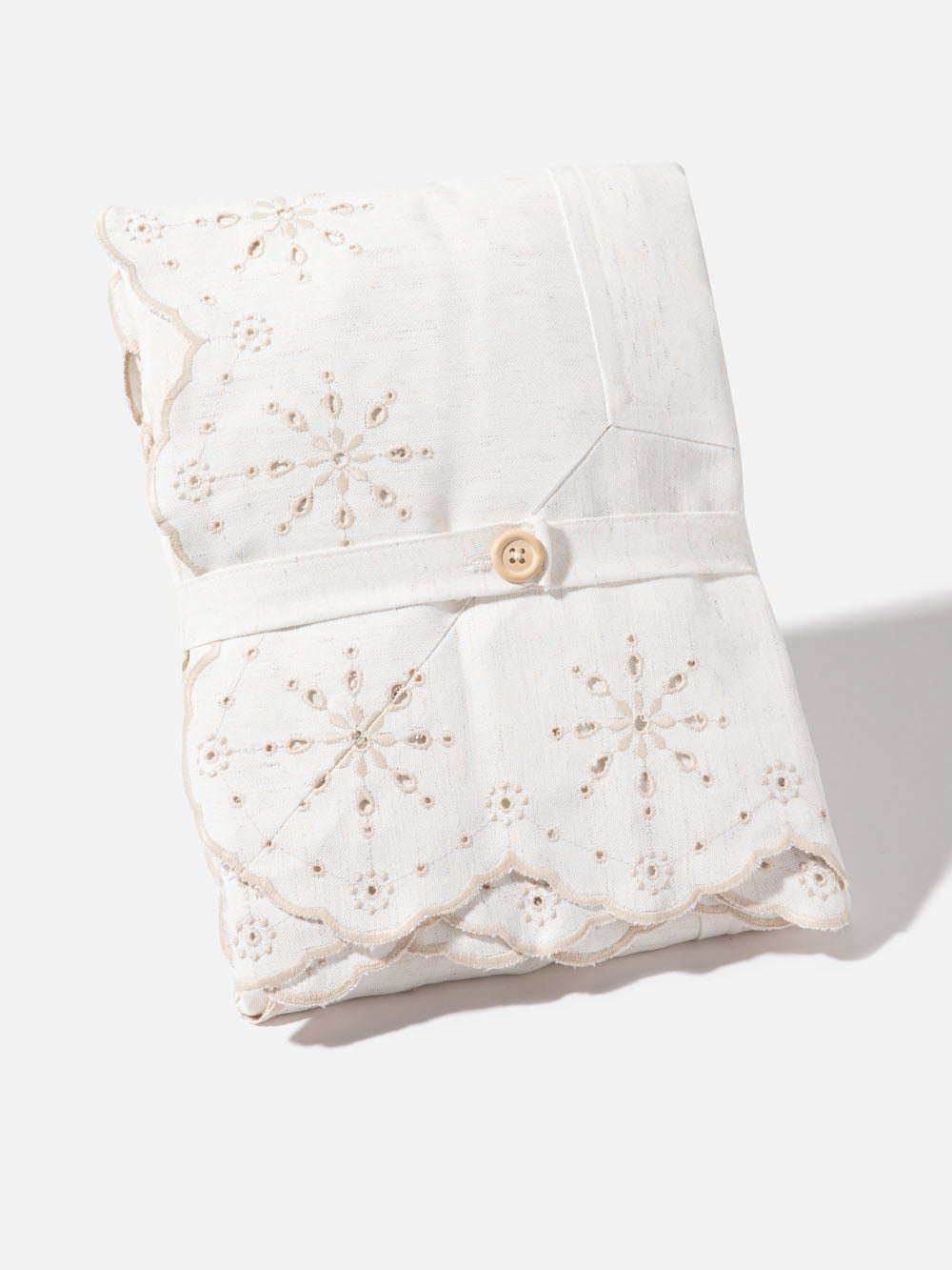 מפת שולחן מלבנית בגוון שמנת עם רקמת פרחים Charm