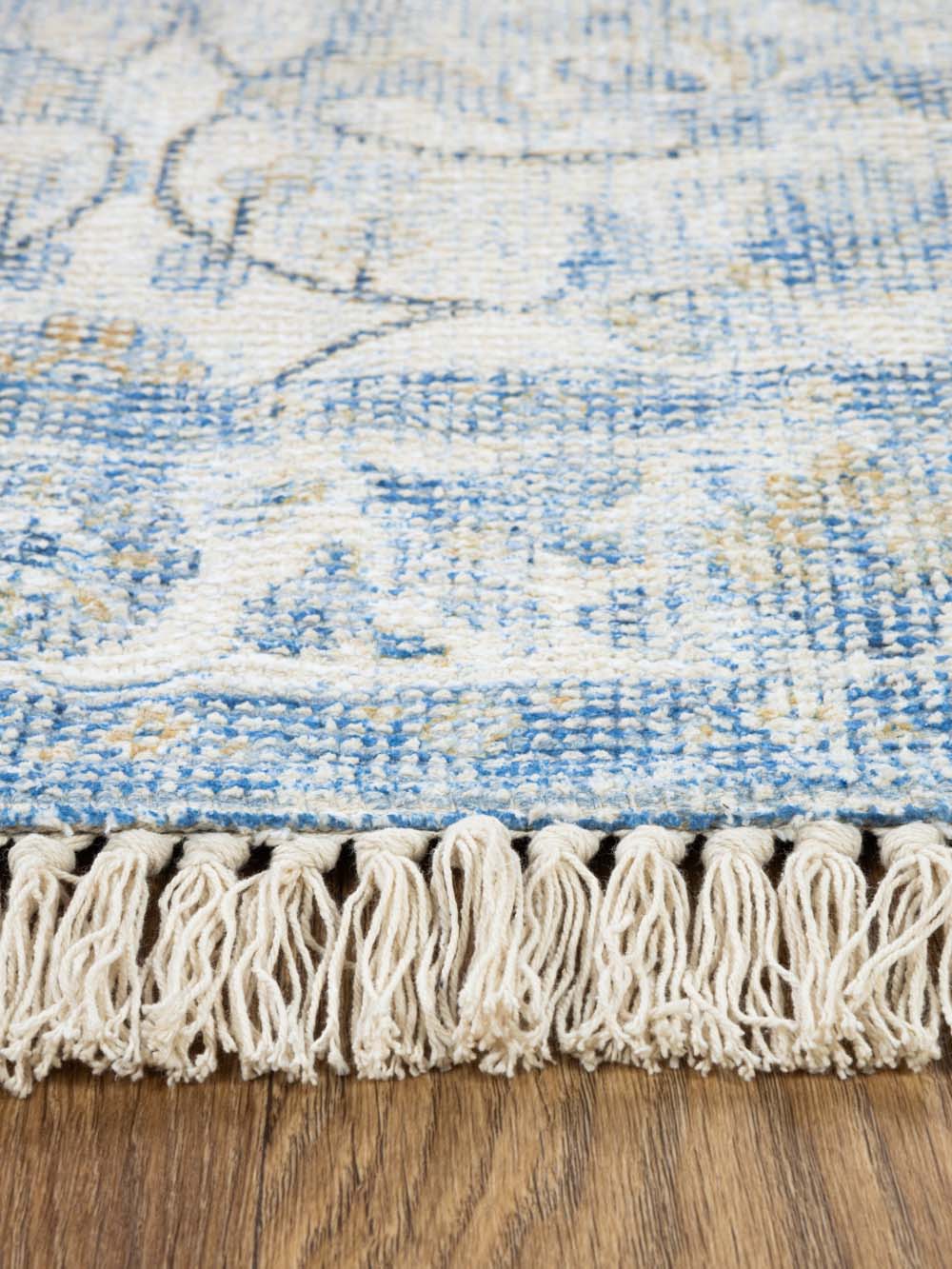 שטיח עבודת יד בסגנון קלאסי עם דוגמה פרחונית עדינה Spirit