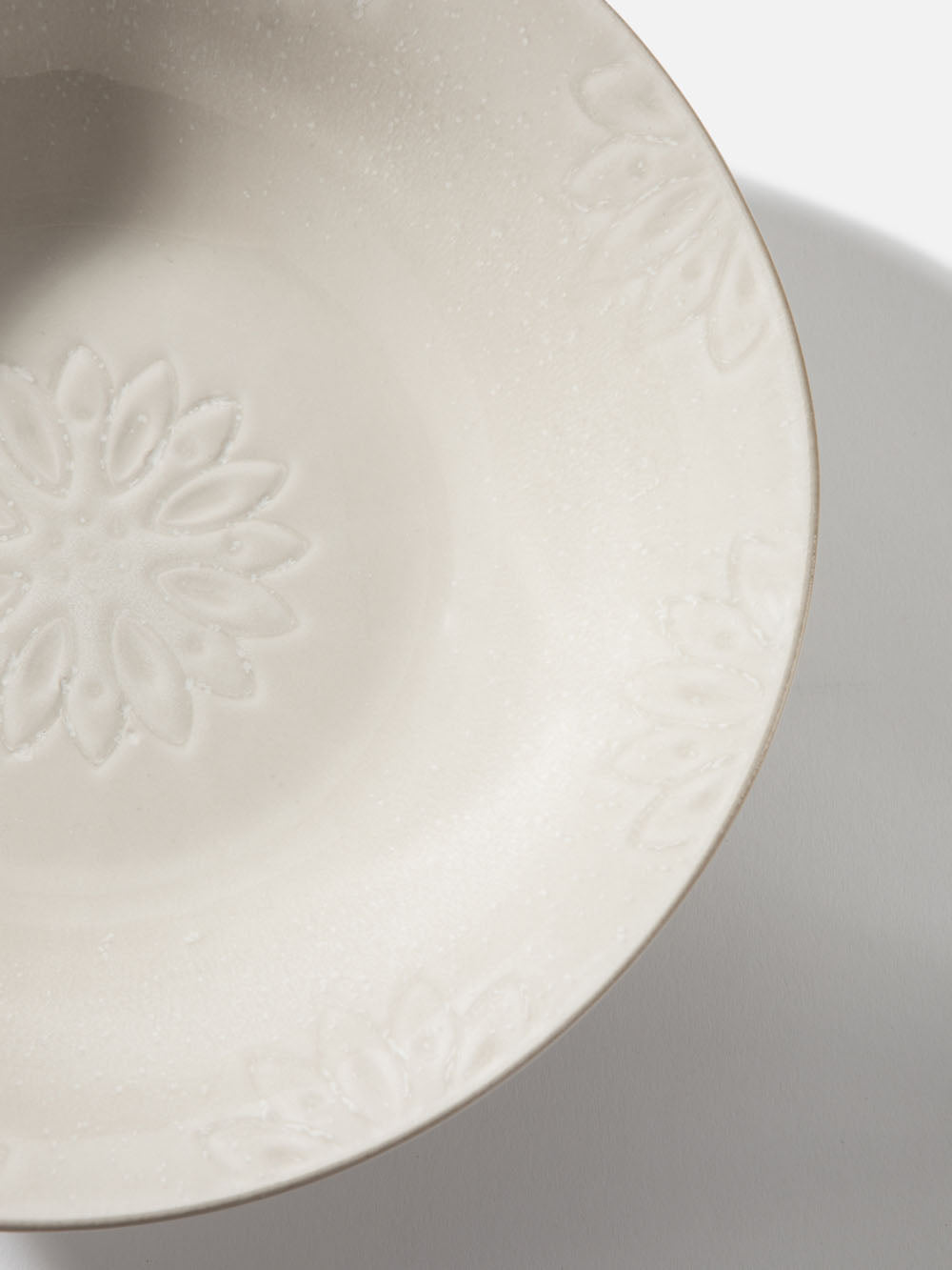 קערת הגשה 24 ס"מ מקרמיקה בגוון קרם Charm