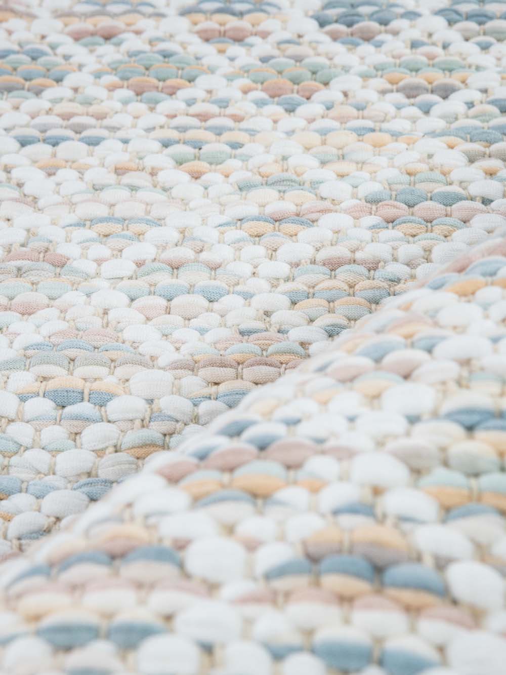 שטיח שינדי עבודת יד בגווני פסטל Bonnie