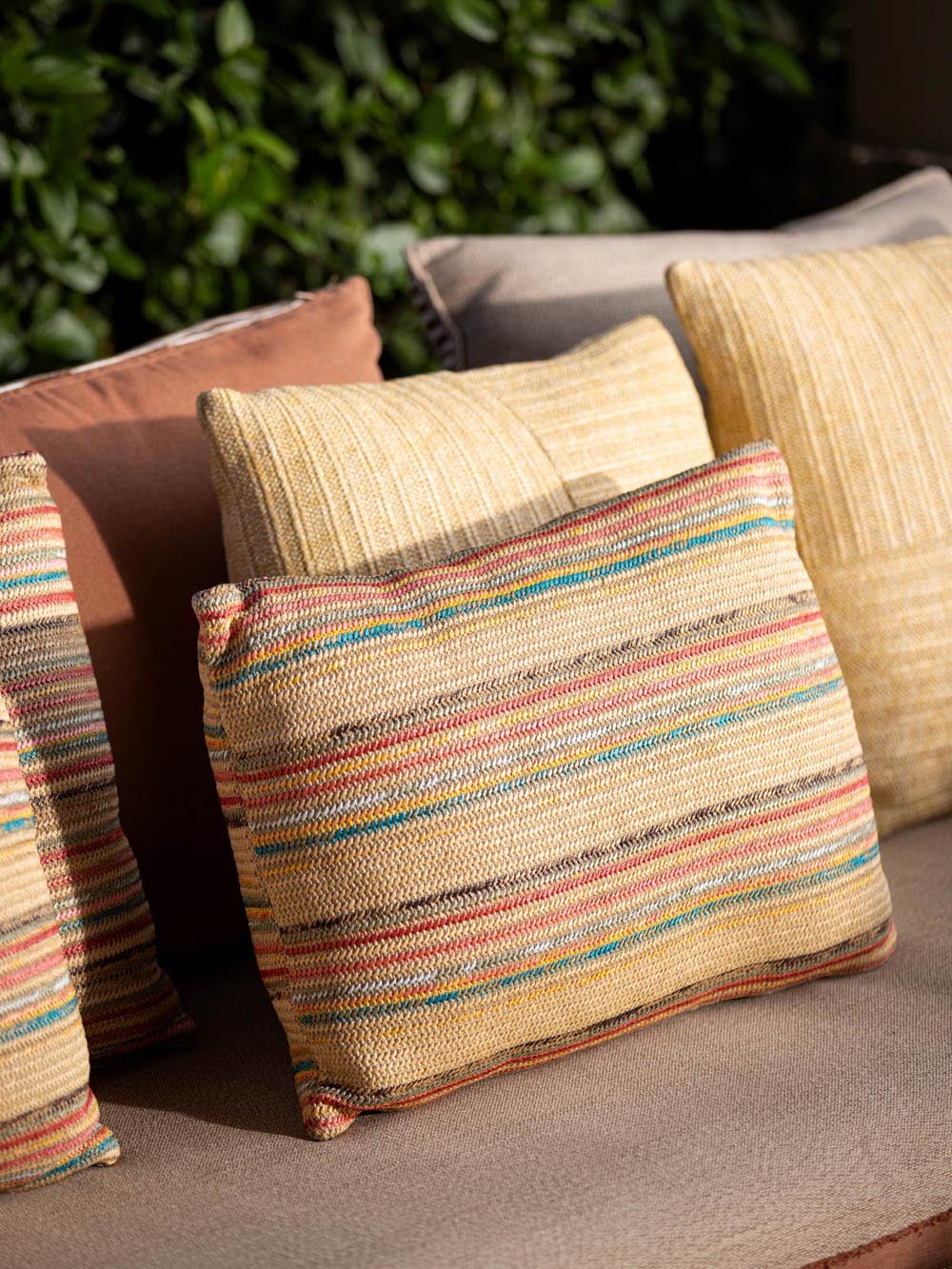 כרית נוי בעיצוב בוהו מבד סרוג Rimini