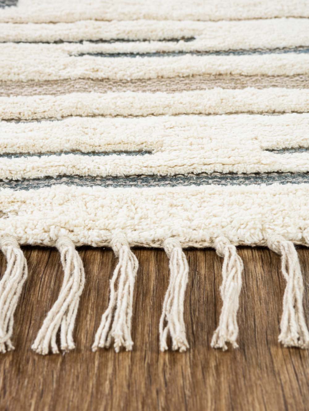 שטיח עבודת יד בעיצוב מודרני במרקם נעים למגע Itay