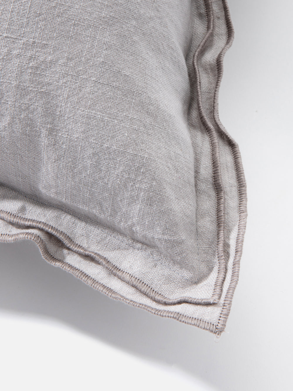 כרית נוי מרובעת עשויה בד איכותי בגוון אפור Hill