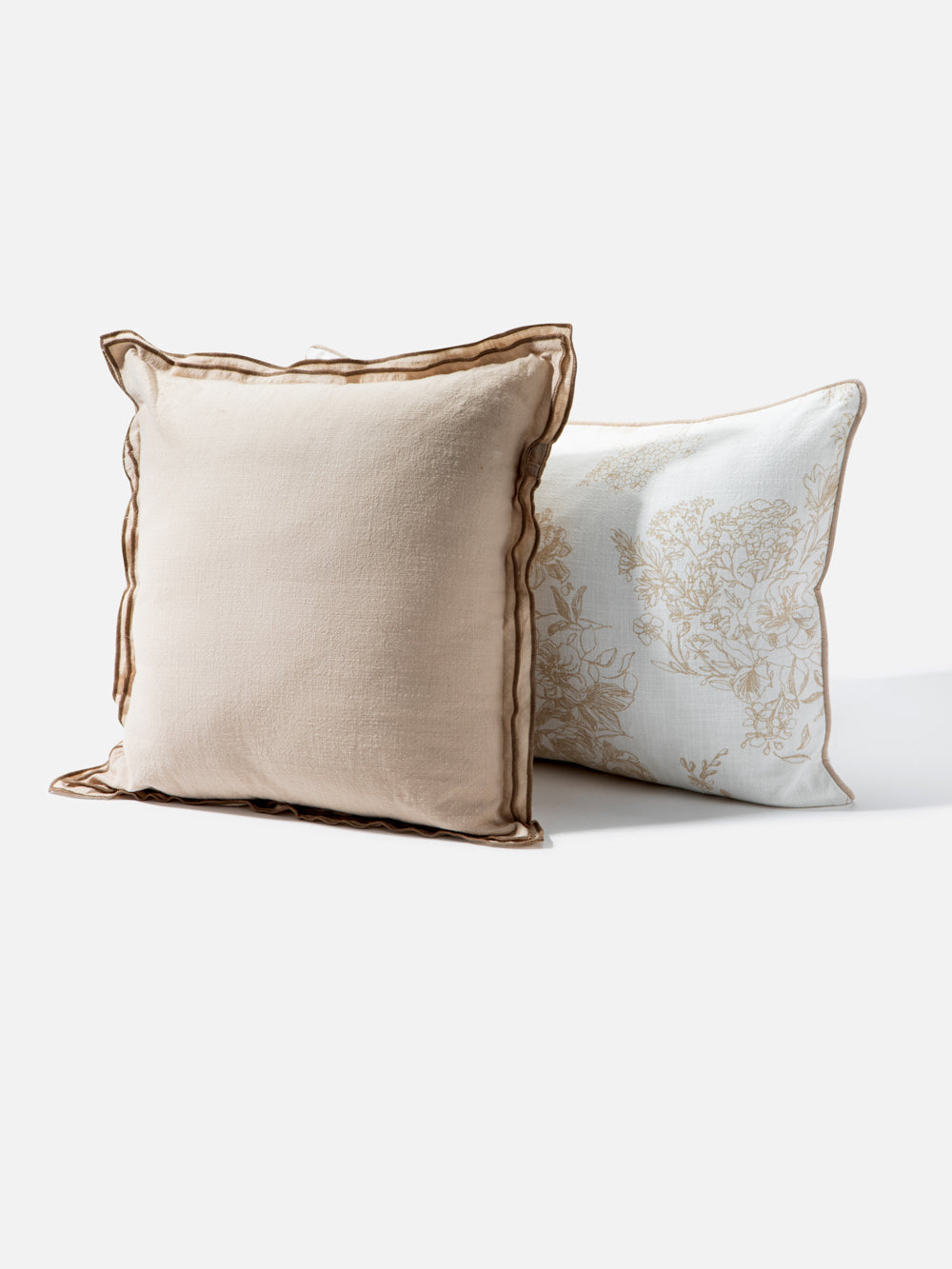 כרית נוי מלבנית בגוון שמנת עם הדפס פרחוני עדין Julien