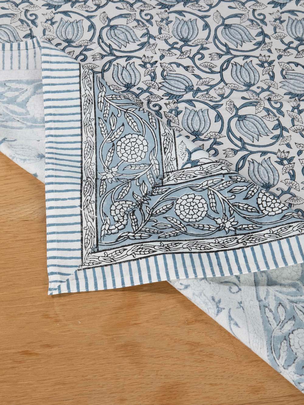 מפת שולחן Kaia