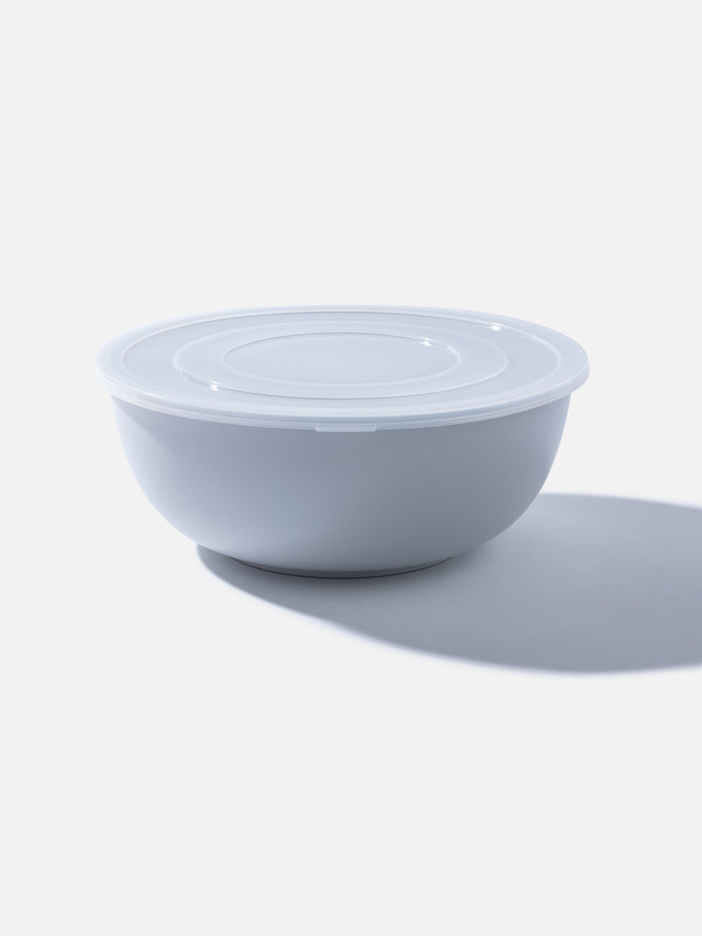 קופסת אוכל בצבע אפור עם מכסה תואם לסגירה נוחה