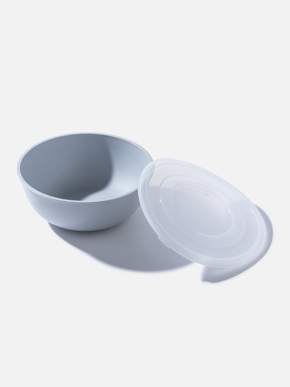 קופסת אוכל בצבע אפור עם מכסה תואם לסגירה נוחה