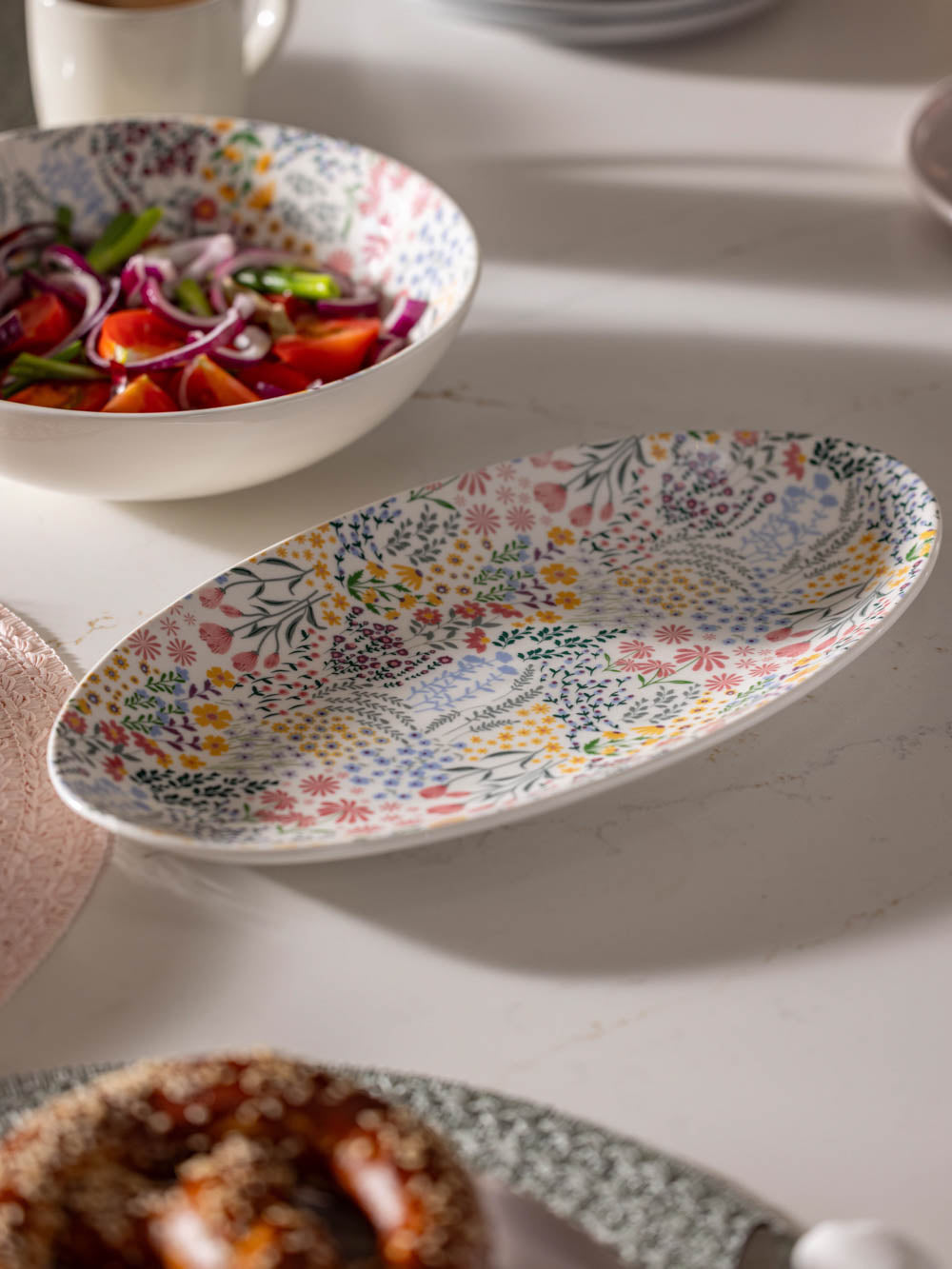 אובל הגשה עשוי קרמיקה בעיטור פרחוני Blossom