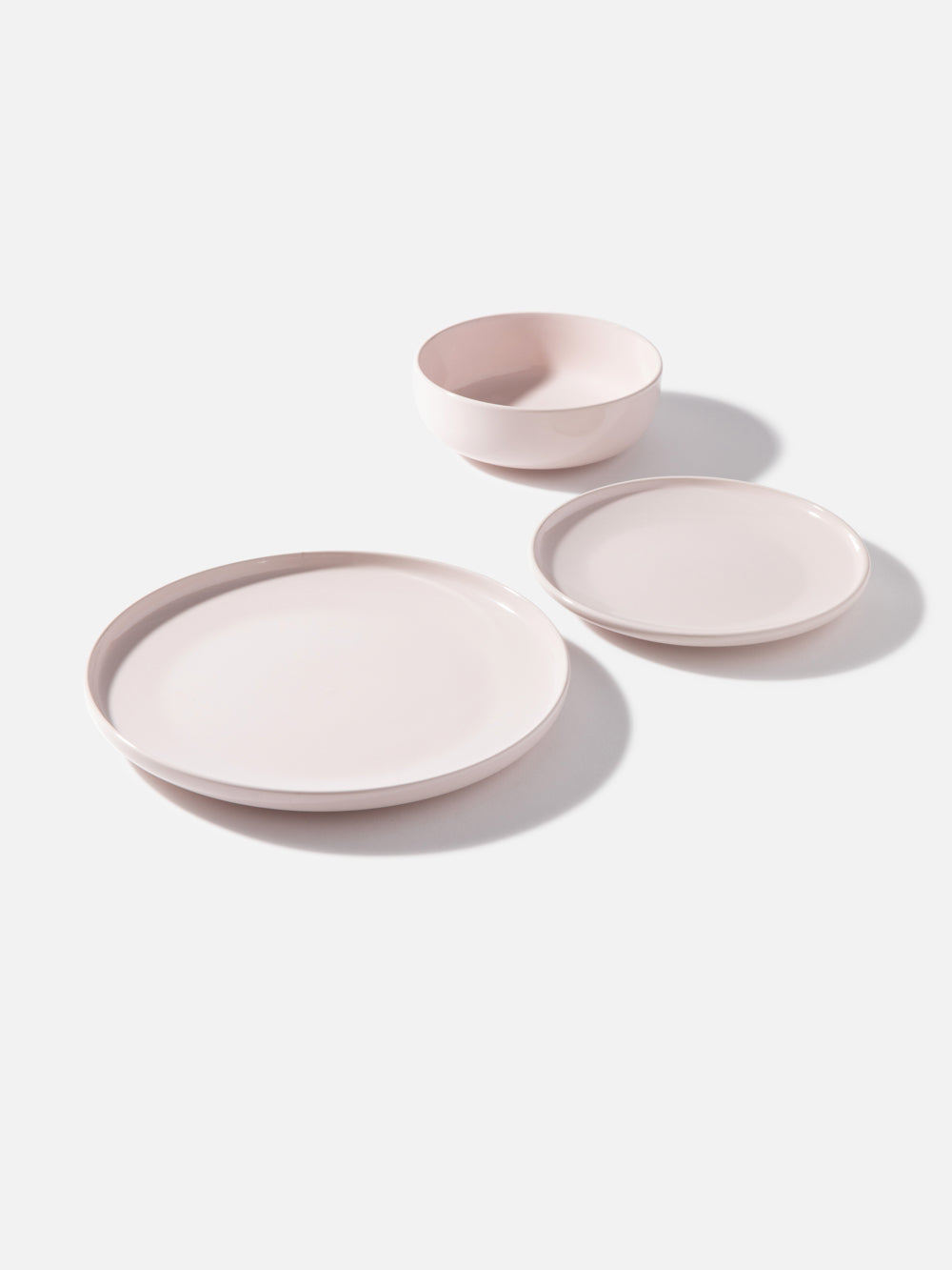 סדרת צלחות מקרמיקה בגוון ורוד עם זיגוג מבריק Nika