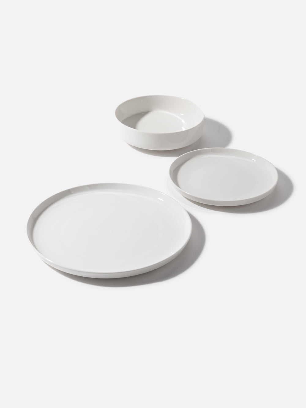 סדרת צלחות מפורצלן לבן חלק בגימור מבריק Isabella