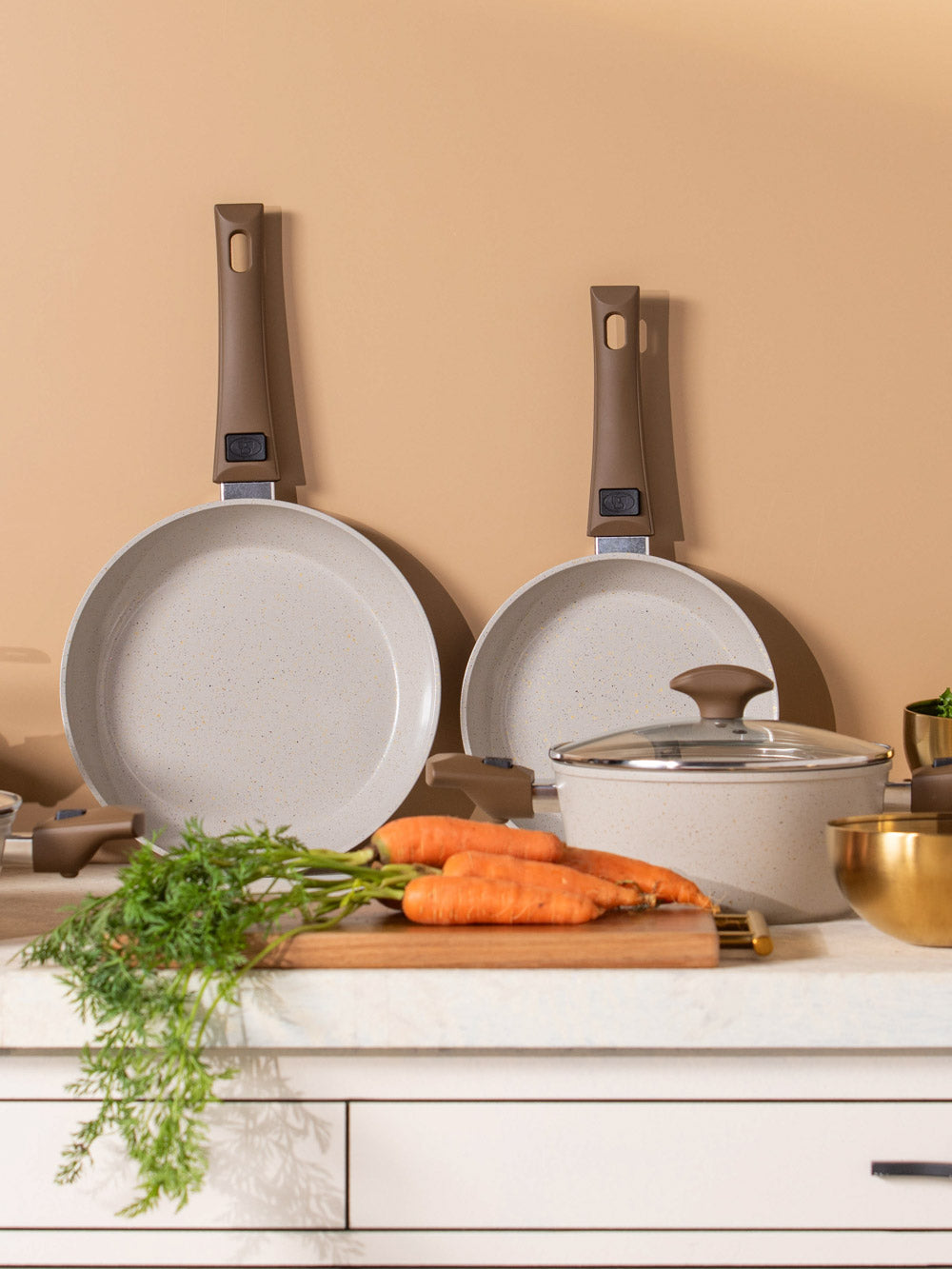 מחבת נון-סטיק 24 ס"מ 1.6LT מסדרת Crown