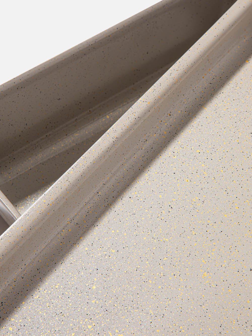 תבנית אפייה מלבנית בגוון קרם Crown