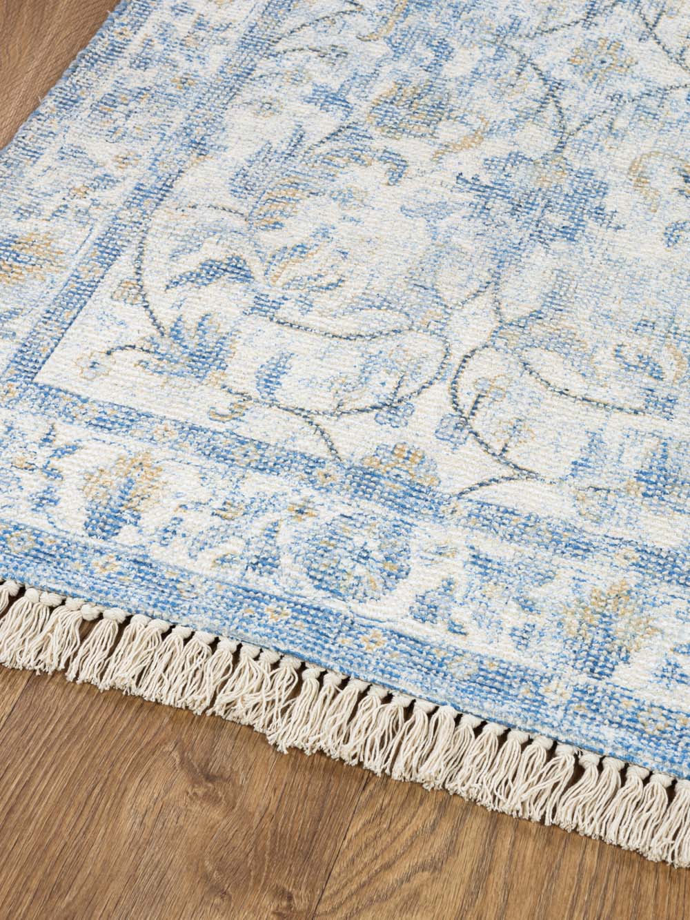 שטיח עבודת יד בסגנון קלאסי עם דוגמה פרחונית עדינה Spirit