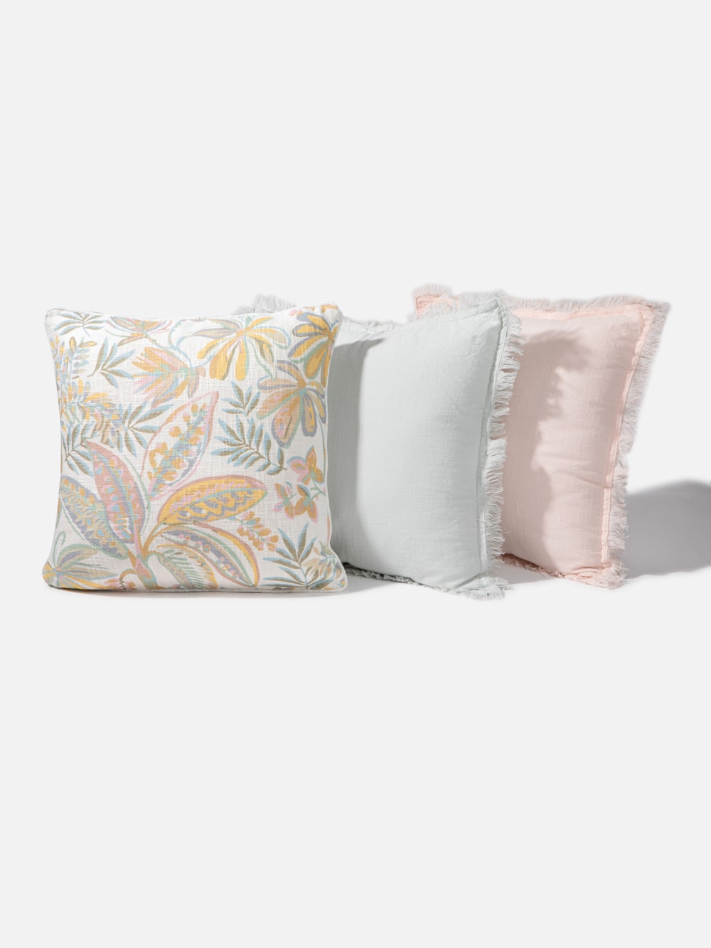 כרית נוי מרובעת בגוון אפור עדין Blossom