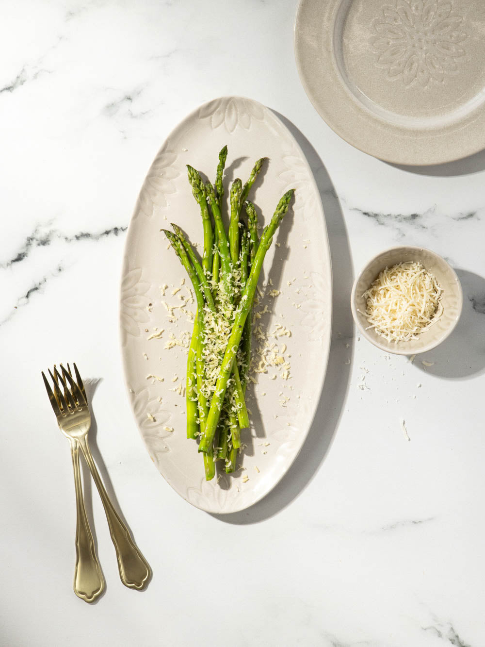 אובל לעוגה מקרמיקה בגוון קרם לעוגה Charm