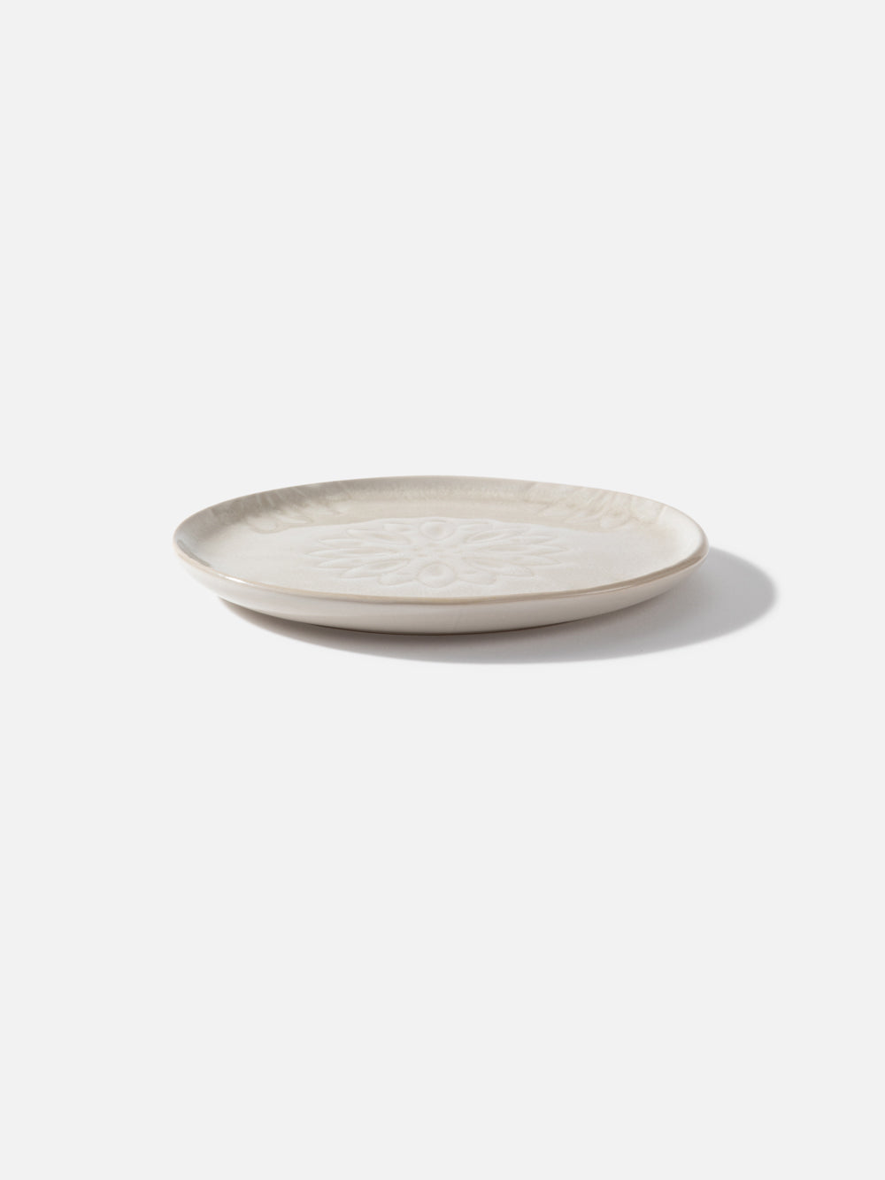 צלחת עוגה מקרמיקה בגוון קרם טבעי Charm