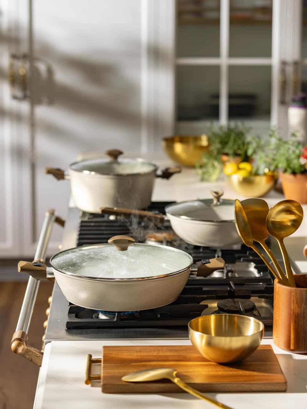 מצקת ממתכת בגוון זהב מבריק Crown