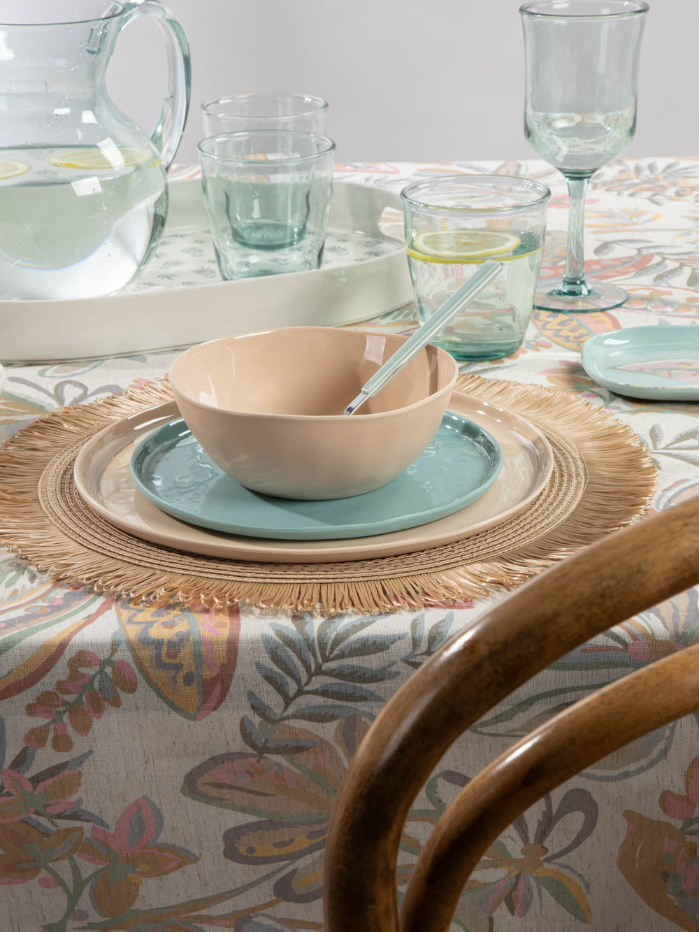 מפת שולחן מרובעת מעוטרת בהדפס פרחוני Tropic