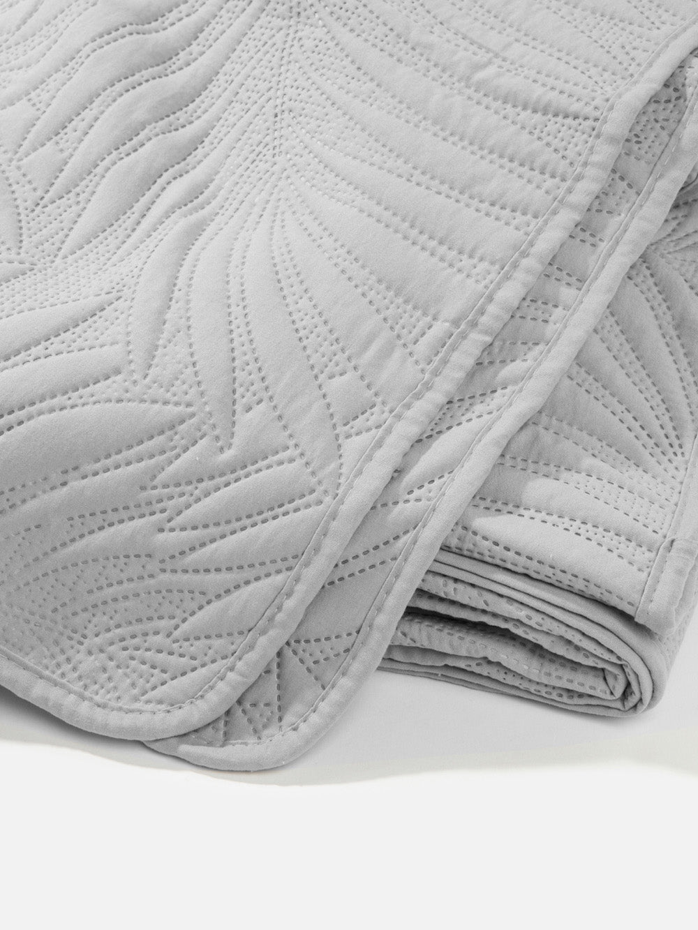 כיסוי מיטה דק ונעים למגע Geena