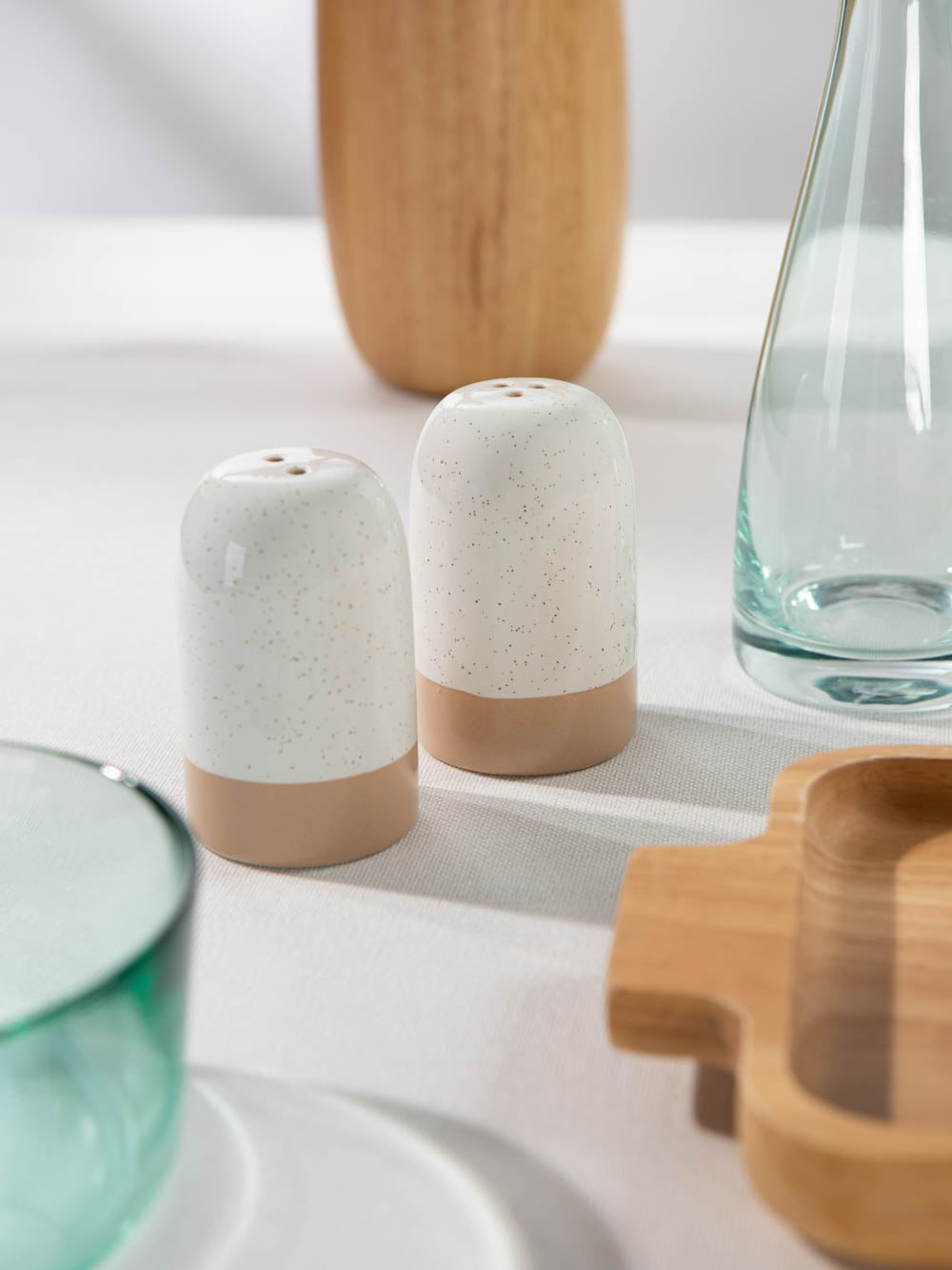 סט מלח ופלפל קרמי בעיצוב נקי ומודרני Minty