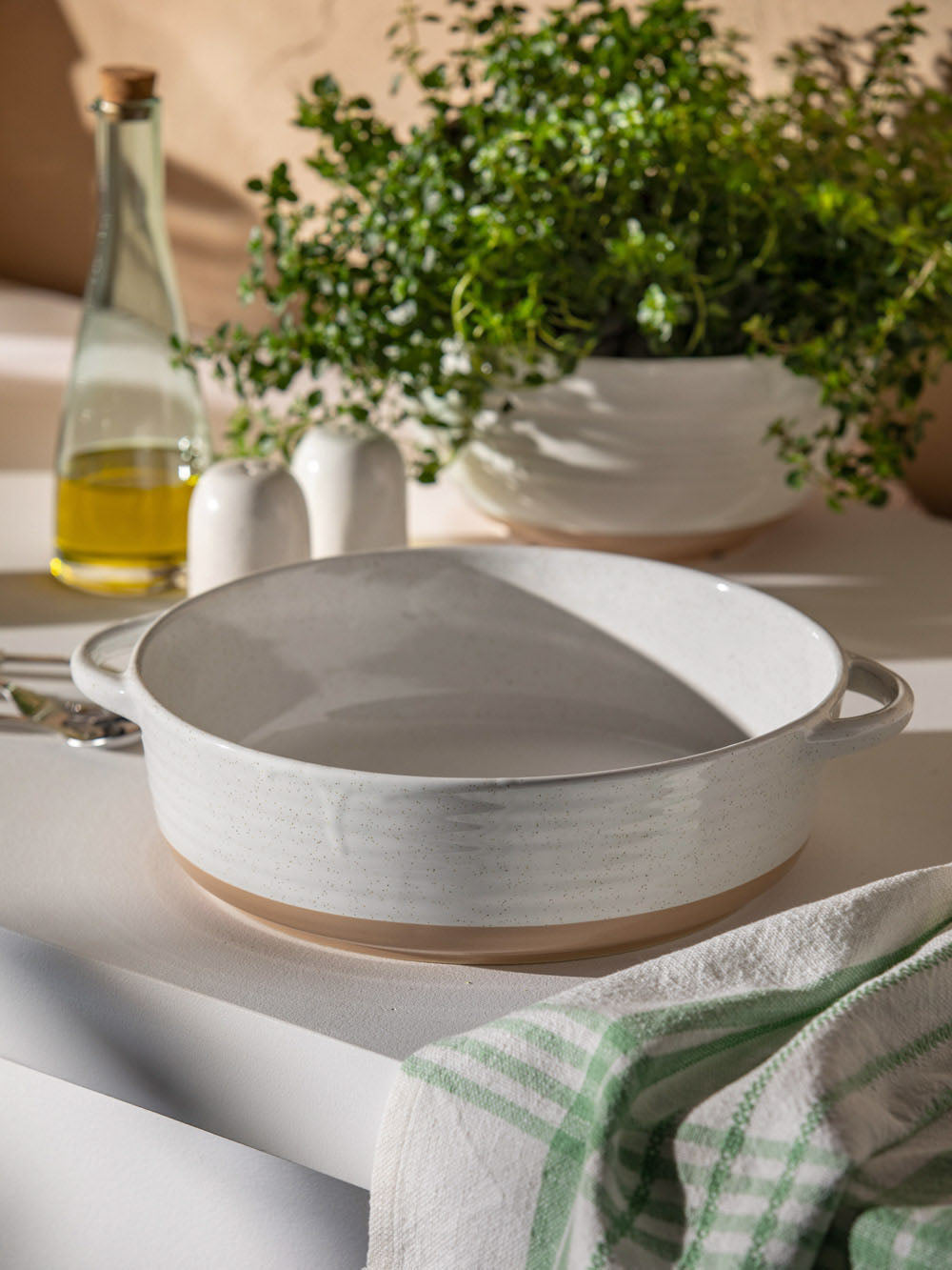 תבנית אפייה עגולה מקרמיקה בגוון לבן Minty