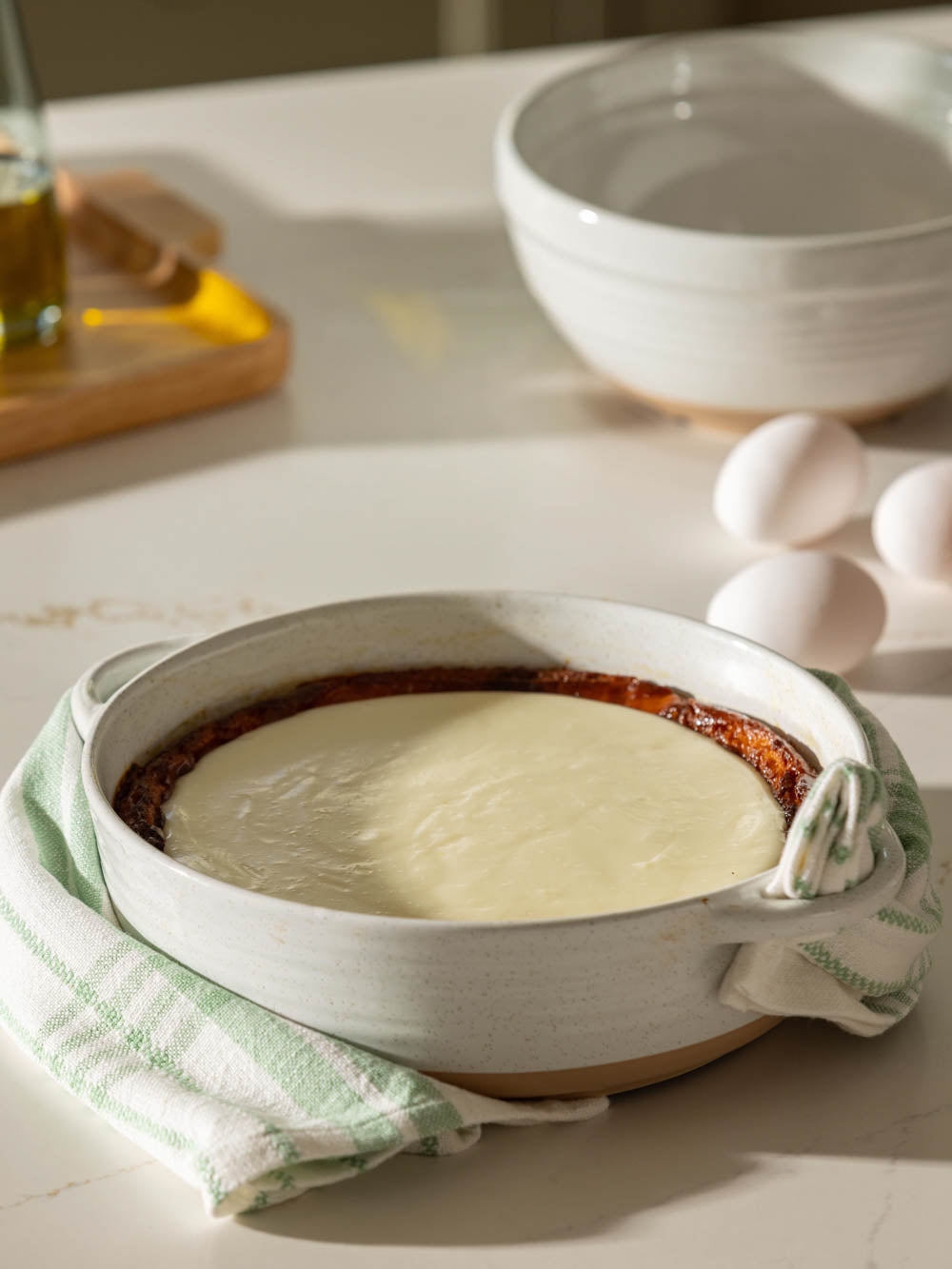 תבנית אפייה עגולה מקרמיקה בגוון לבן Minty