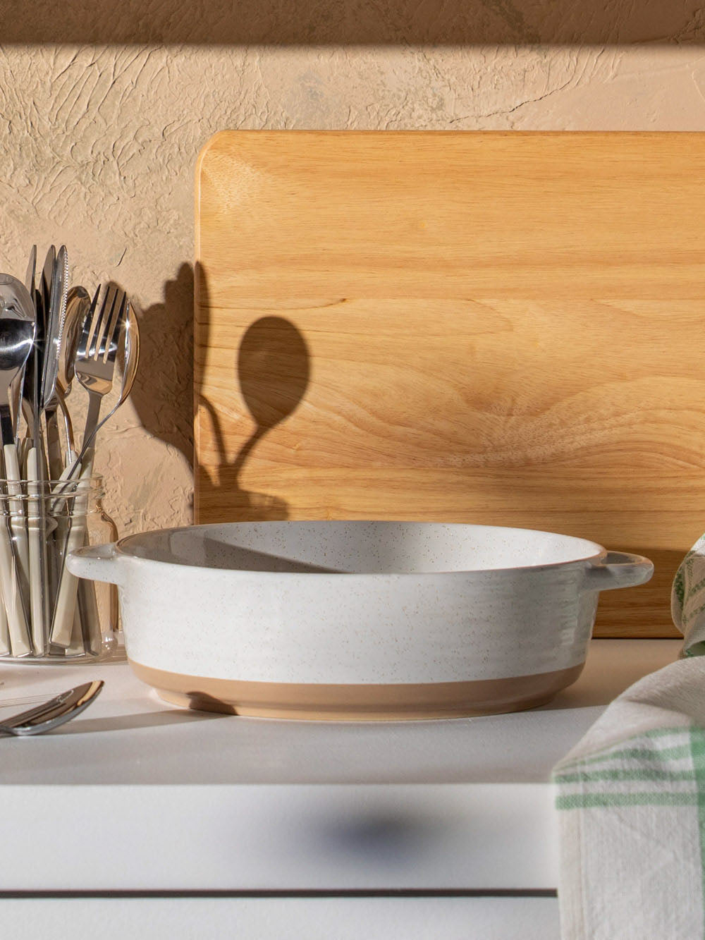 תבנית אפייה עגולה מקרמיקה בגוון לבן Minty