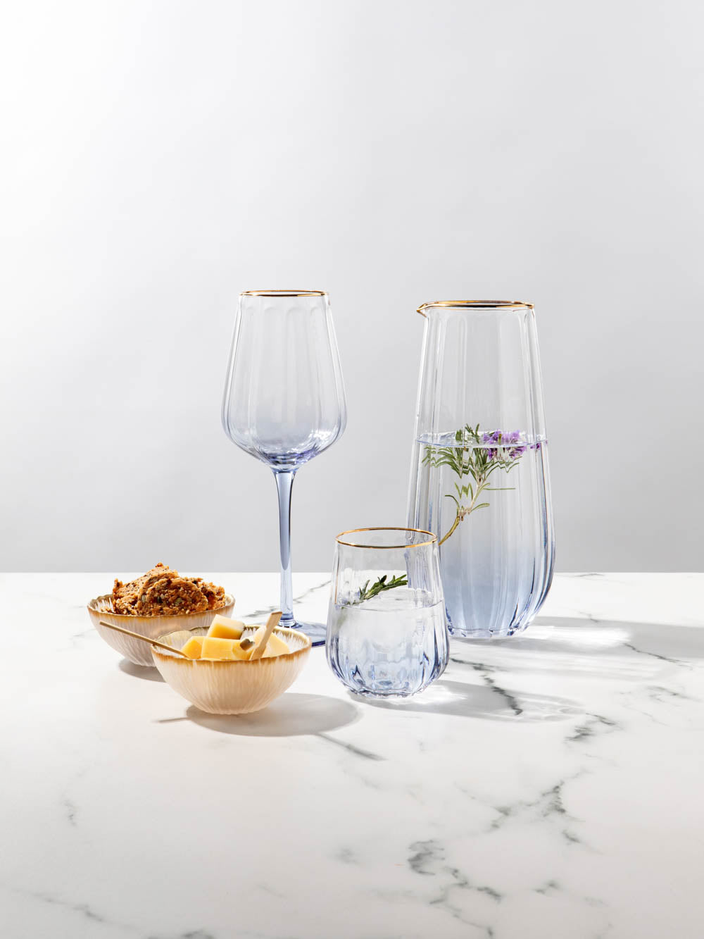 כוס זכוכית לשתייה קרה בגוון שקוף-כחלחל Sky