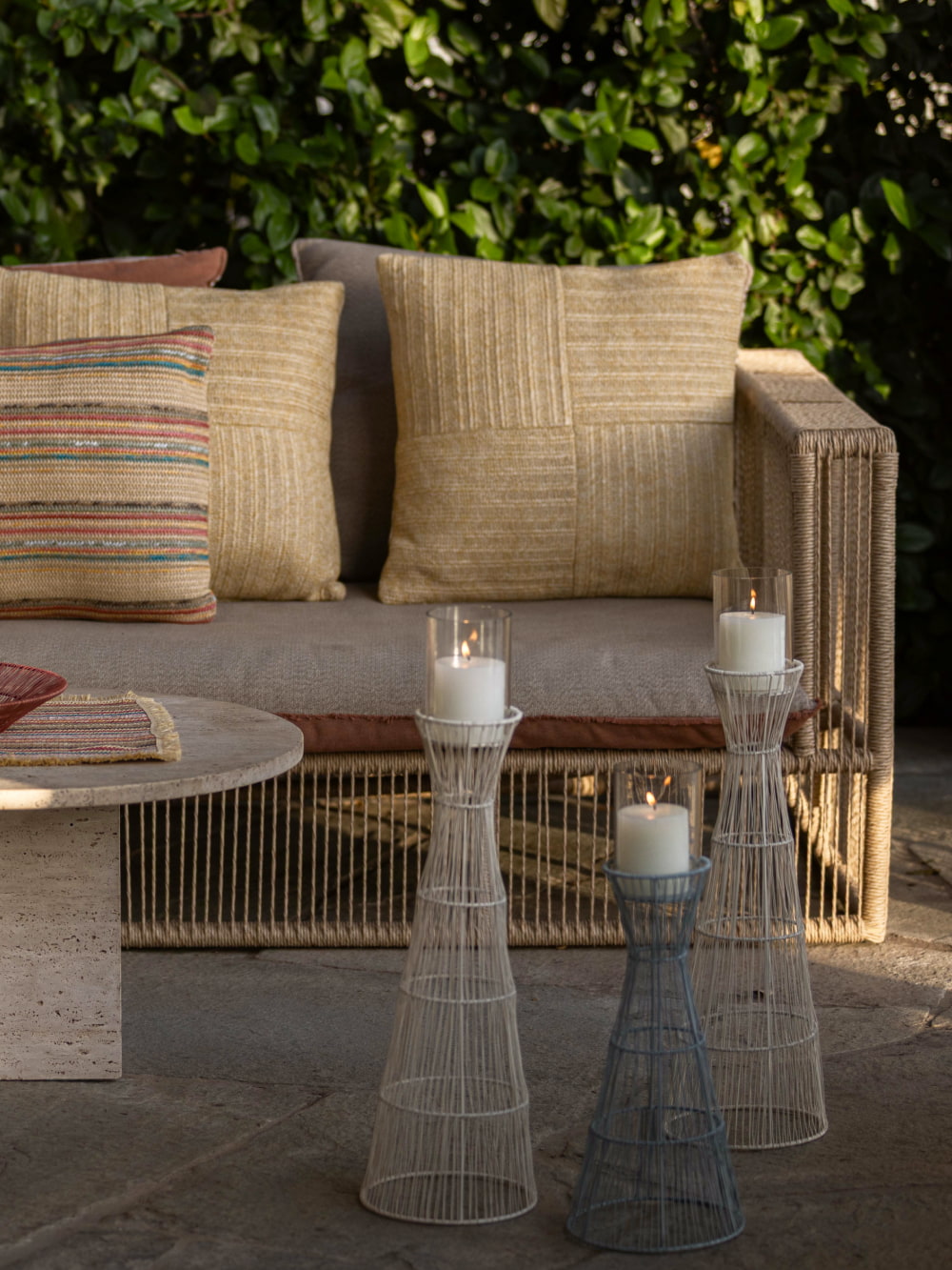 כרית נוי מרובעת מבד סרוג באריגה צפופה  Genoa