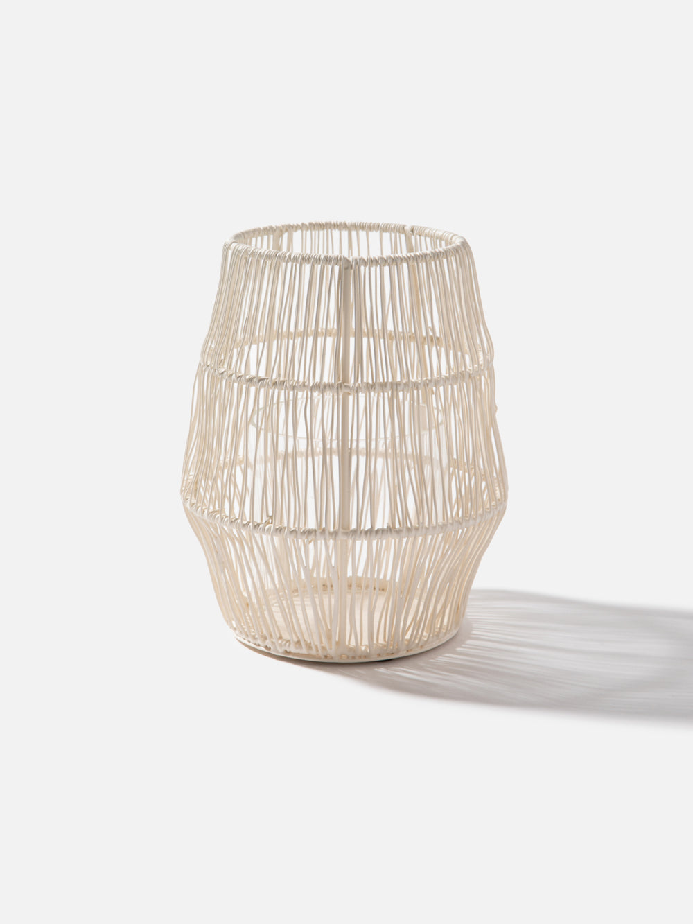 עששית ממתכת במרקם קלוע בגוון קרם Bari