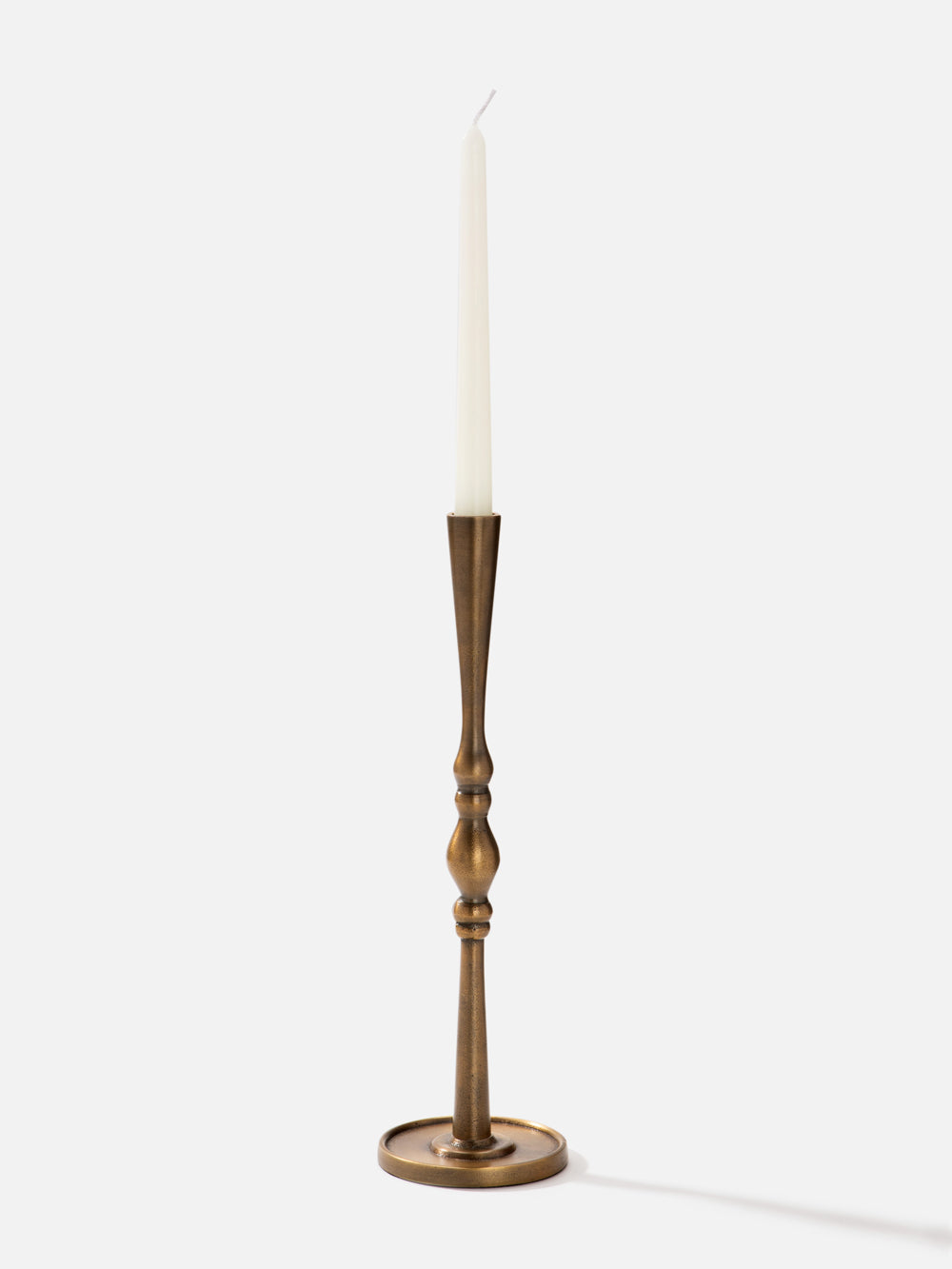 פמוט במראה קלאסי עם נגיעות וינטג’ Charm