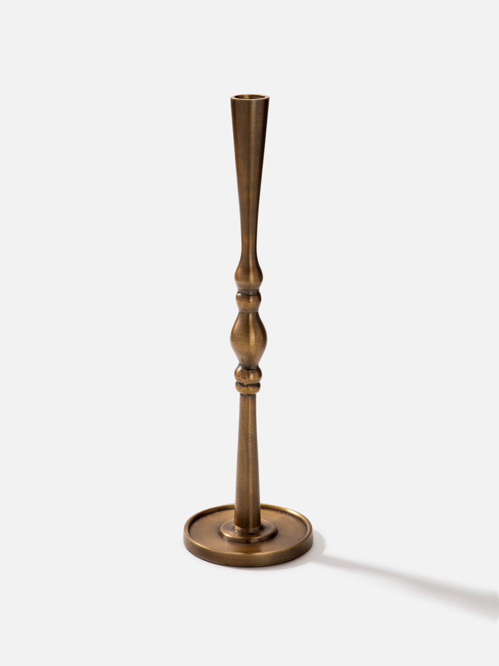 פמוט במראה קלאסי עם נגיעות וינטג’ Charm