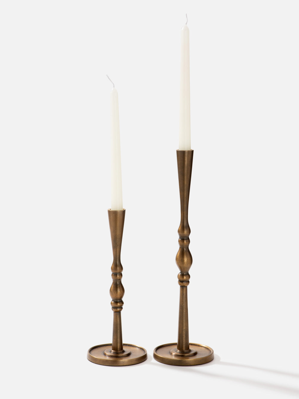 פמוט במראה קלאסי עם נגיעות וינטג’ Charm