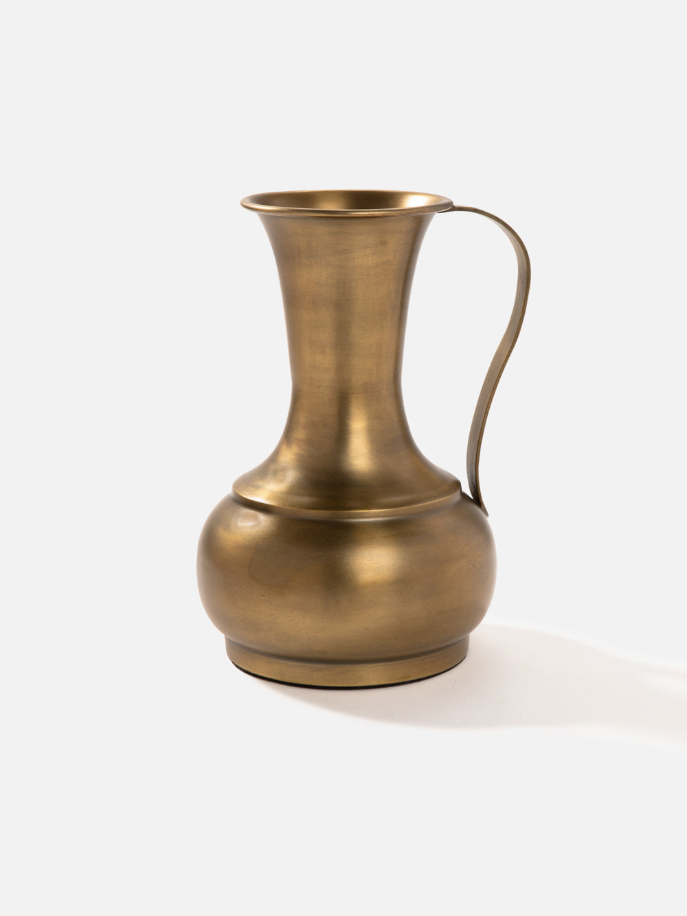 אגרטל בעיצוב קלאסי עשוי מתכת בגוון זהב מט Lola