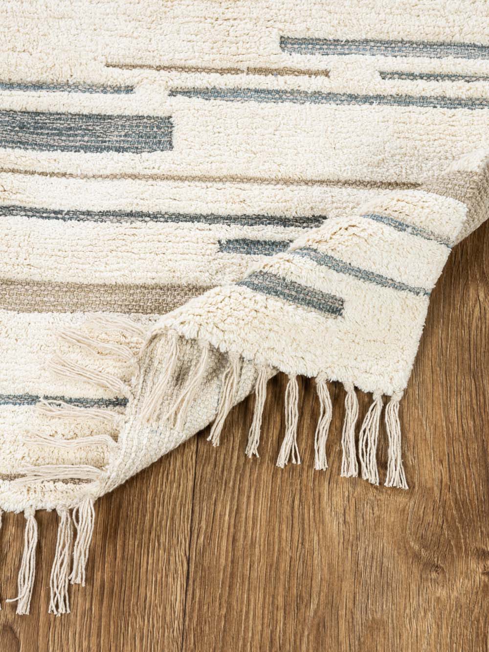 שטיח עבודת יד בעיצוב מודרני במרקם נעים למגע Itay