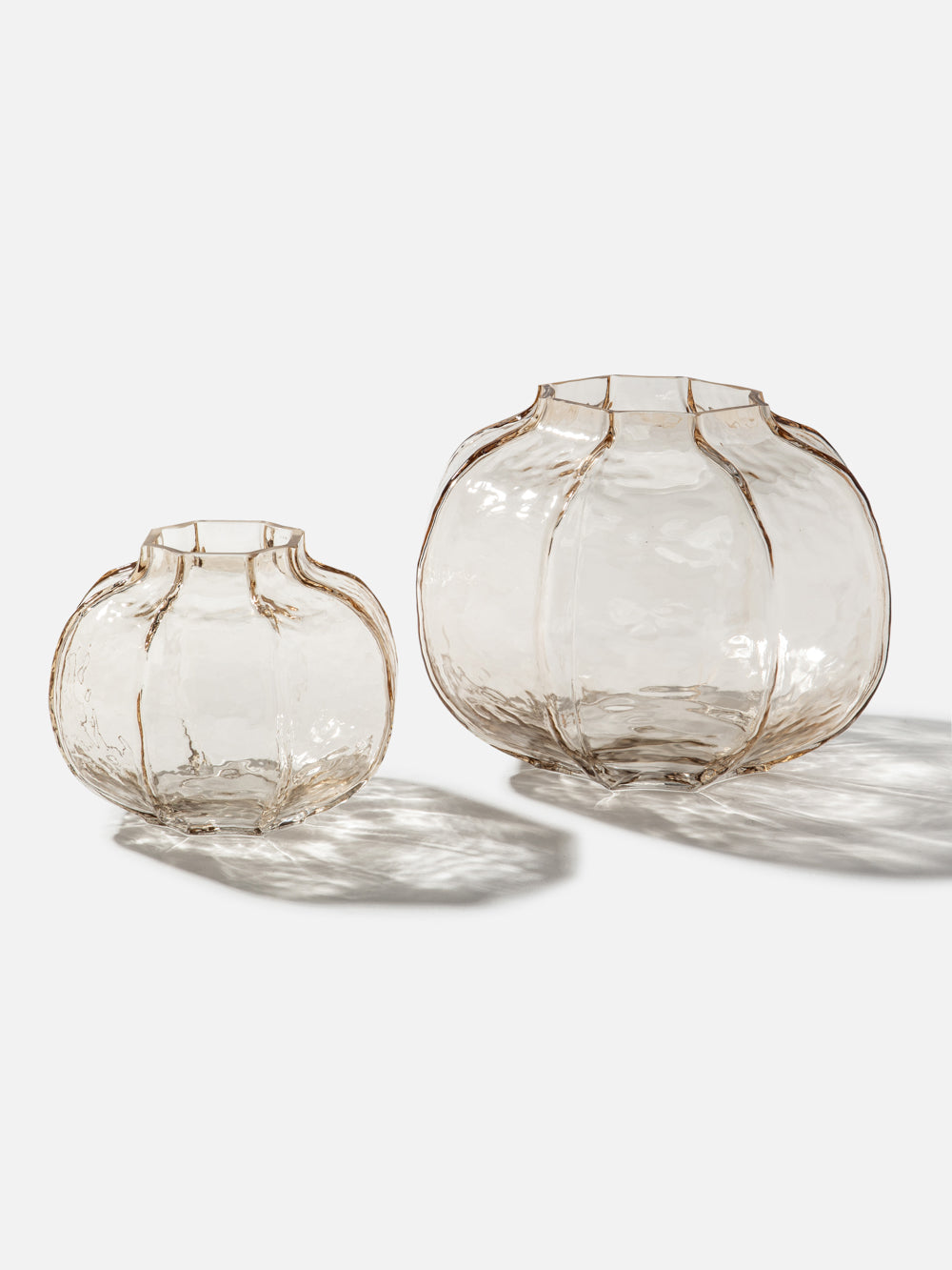 אגרטל זכוכית 13 ס"מ בגוון ענבר ARLIN