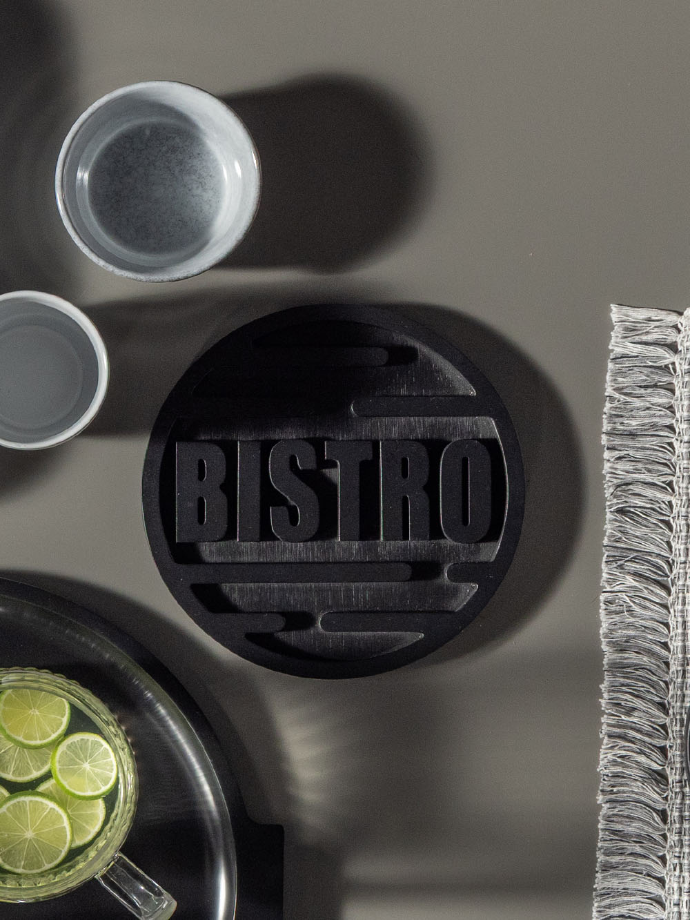 תחתית לסיר מעץ בגוון שחור מט Bistro