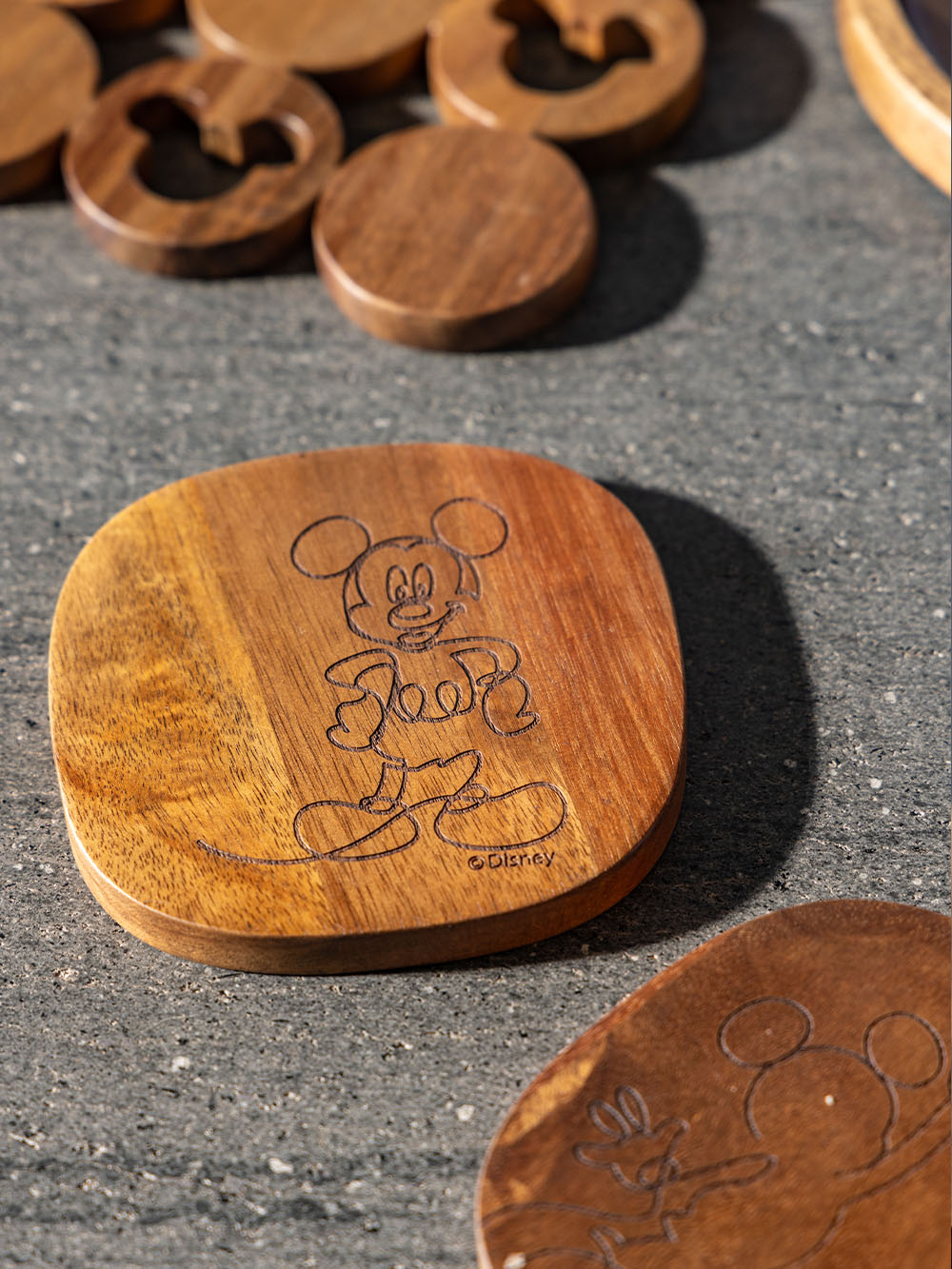 סט 4 תחתיות מעץ עם איורי מיקי מאוס Mickey