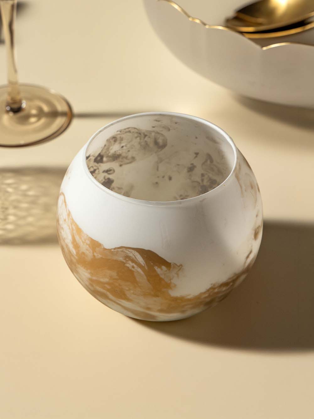 עששית זכוכית בגימור מעוגל Marble